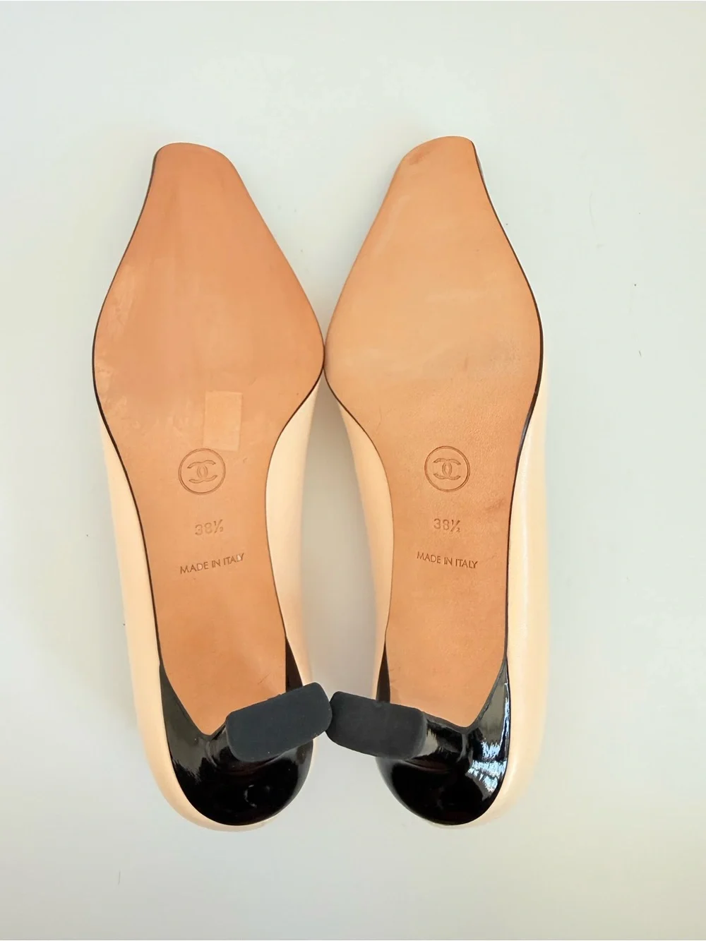 CHANEL 02C Cruise 2002 Classic Cap Toe Pumps 38.5 C1841 Light Pink Black patent